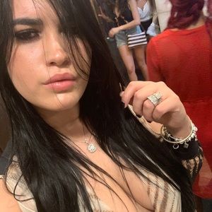 Meet your Posher, Diamela